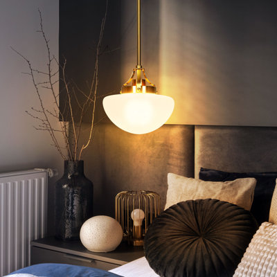Luminaire suspendu simple avec détails en verre givré