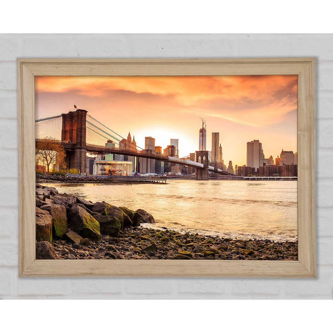 As The Sun Comes Up Over The Brooklyn Bridge - Einzelne Bilderrahmen Kunstdrucke