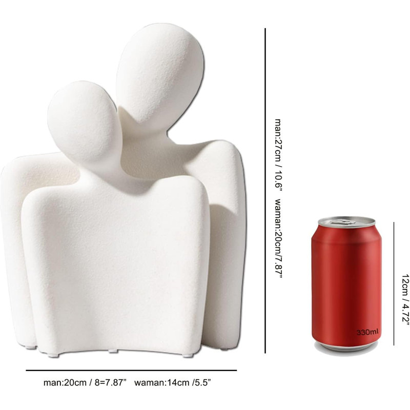 Statue de couple en céramique blanche
