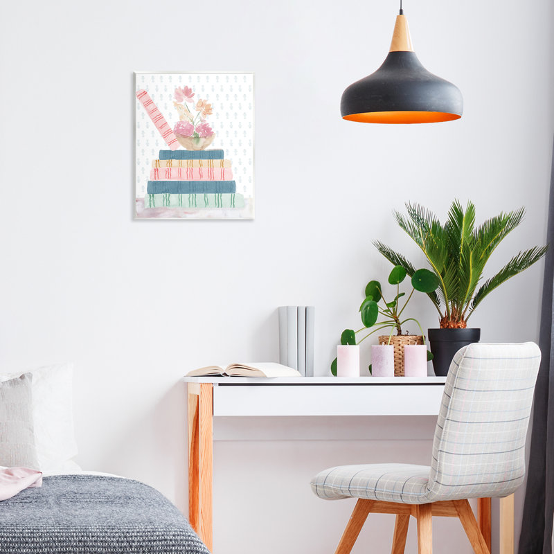 Plaque murale fleurs pastel et livres, design par Lucille Price