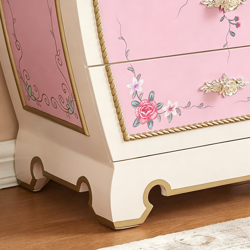 Armoire française vintage peinte à la main