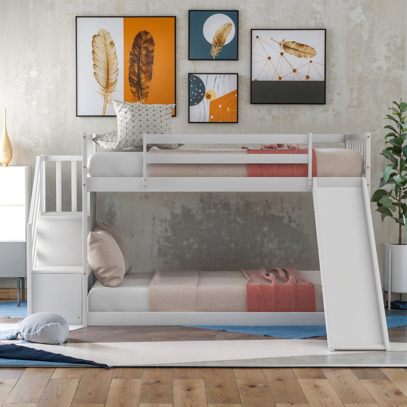 Lit superposé simple au-dessus de simple avec glissière convertible et escalier