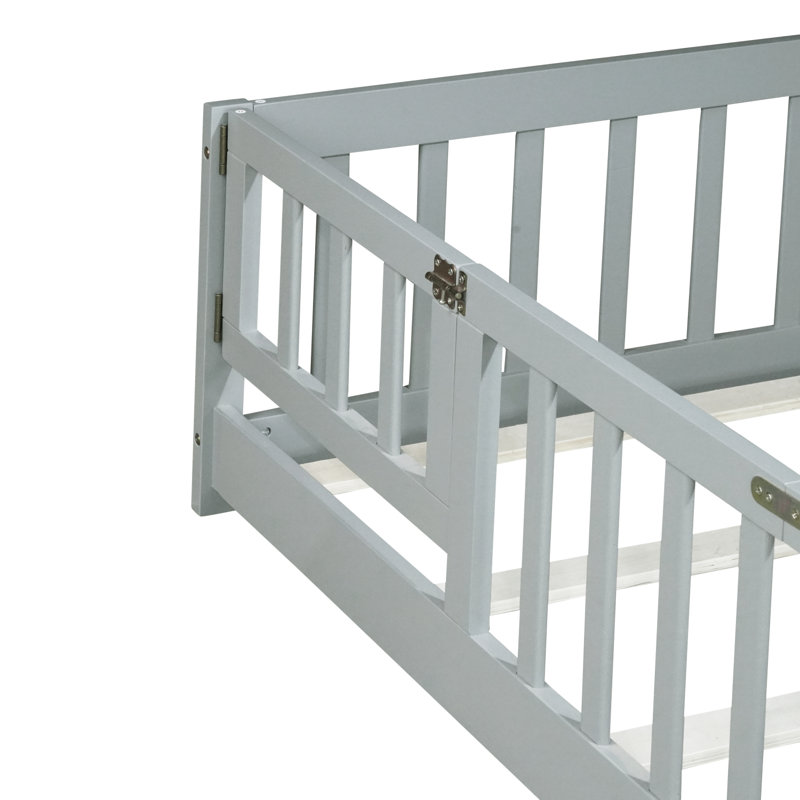 Lit simple au sol avec clôture et porte, bois d'hévéa, garde-corps de sécurité, Gris