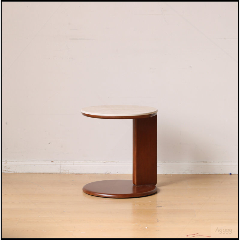 Table basse relevable en chêne massif (45 x 45 x 48 cm), idéale pour le télétravail. Plateau en bois de couleur noyer. Étagère de rangement intégrée.