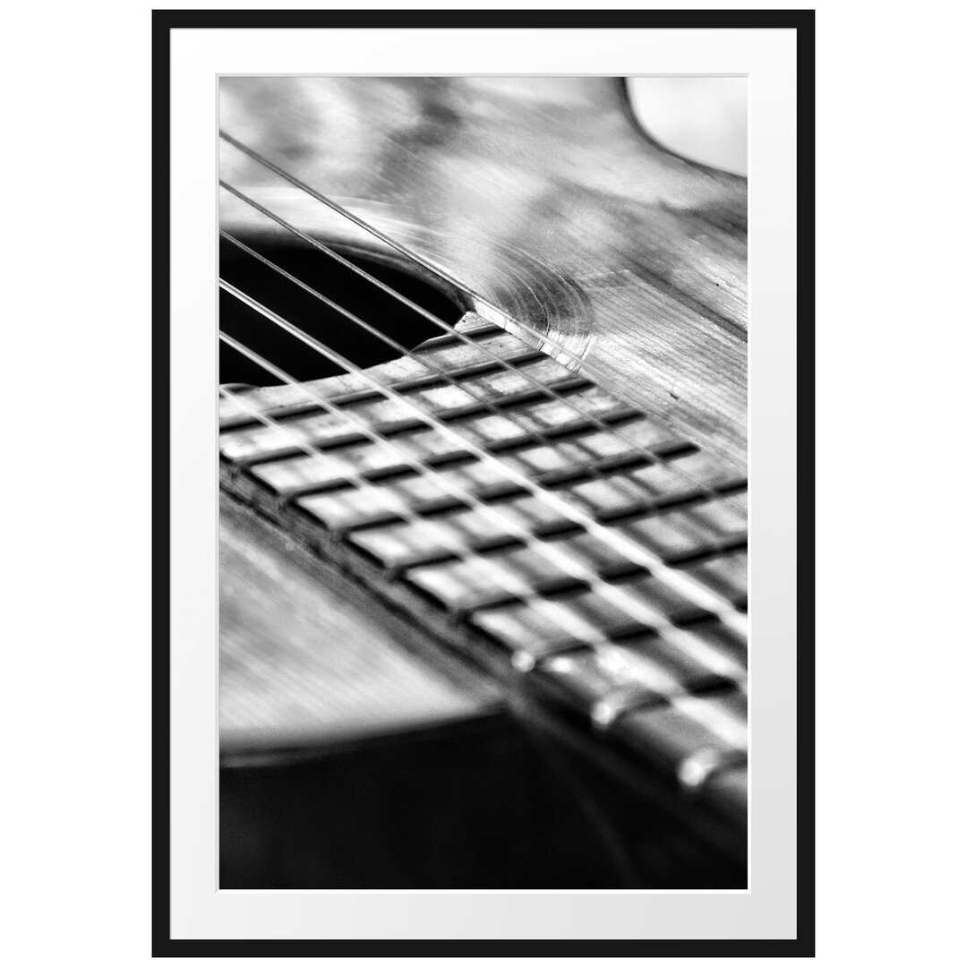 Gerahmtes Poster Gitarrensaiten am Schallloch