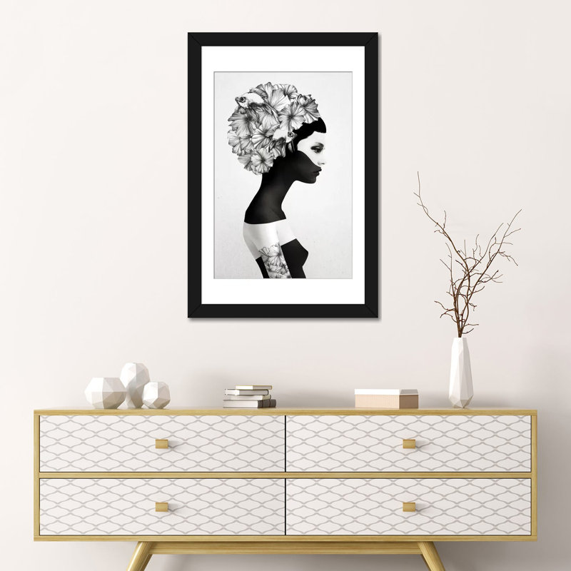 « marianna », impression sur toile tendue, H 24 po x l 16 po x P 1 po, Papier d'art encadré noir, Blanc