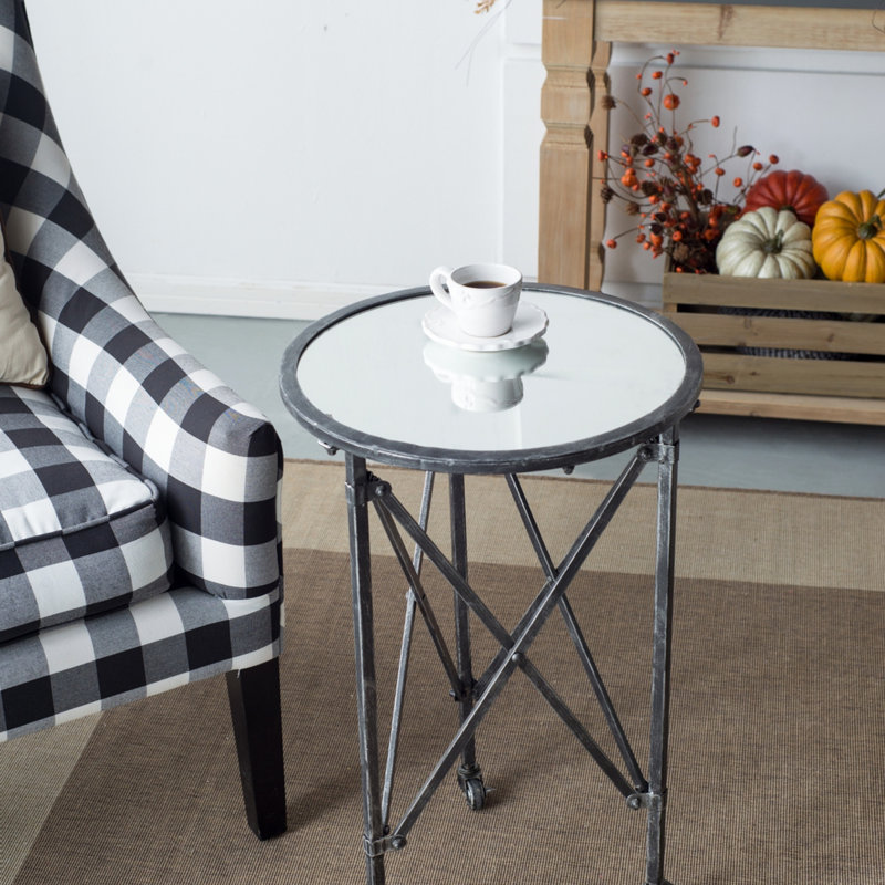 Table d'appoint Gilbert D17 x 26,5 po