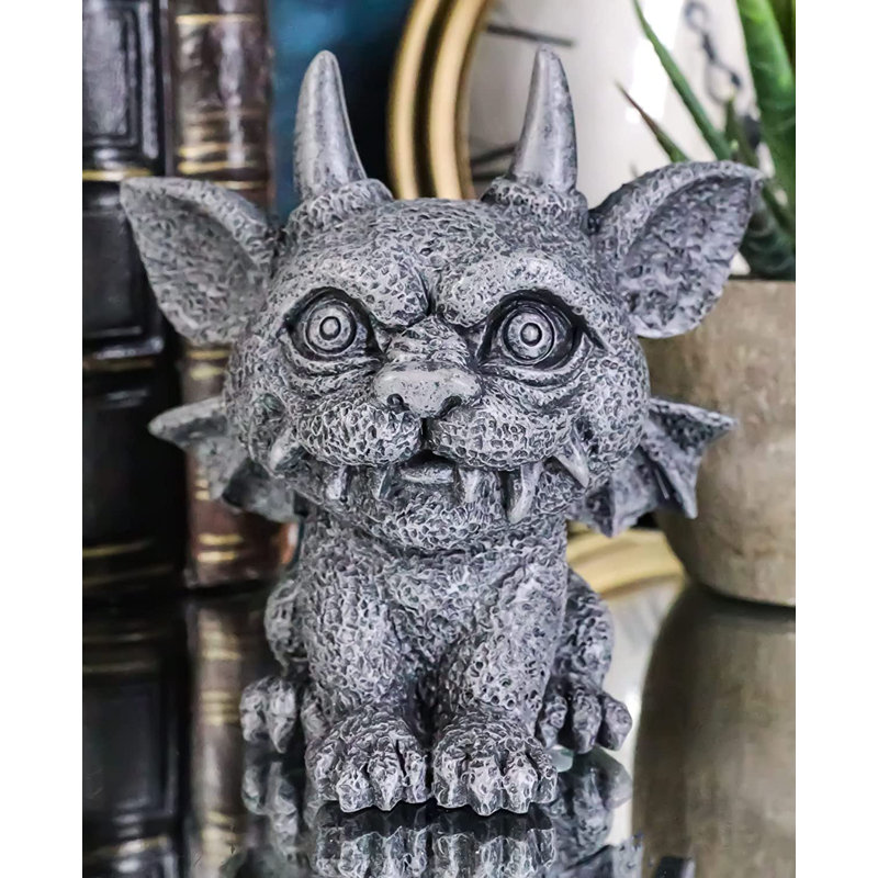 Figurine de demoiselle gothique à chat