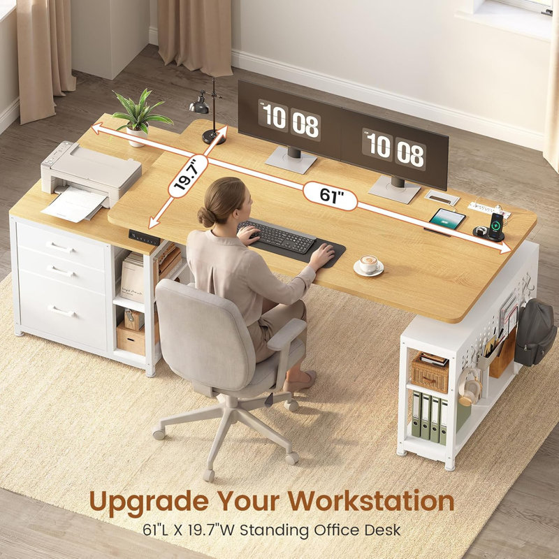 Bureau pour travailler debout électrique réglable en hauteur de 61 po, bureau d'ordinateur avec 3 tiroirs, 3 préréglages de mémoire, prises de courant et rangement, bureau personnel assis-debout, naturel / blanc