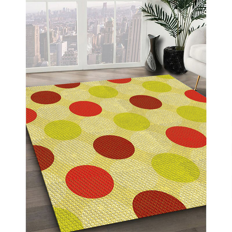 Tapis jaune tissé à la machine, Carré 8 pi