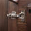 Carina Meuble-lavabo simple en teck café avec plateau en marbre blanc de Carrare-121163848