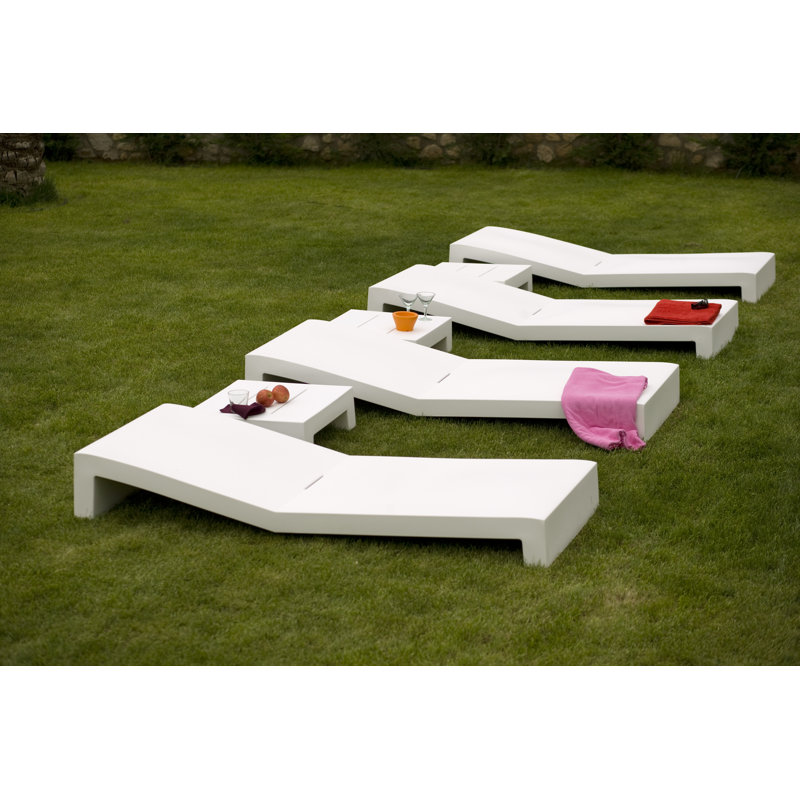 Jut Plastic/Resin Dining Table, Ecru