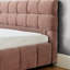 Structure de lit très grand en chenille rose avec tête de lit, cadre et tiroirs de rangement moelleux en chenille épaisse moderne