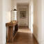 Table de canapé à deux niveaux, console de hall d'entrée polyvalente avec panneau de fibres à densité moyenne durable et style campagnard rustique-874507609