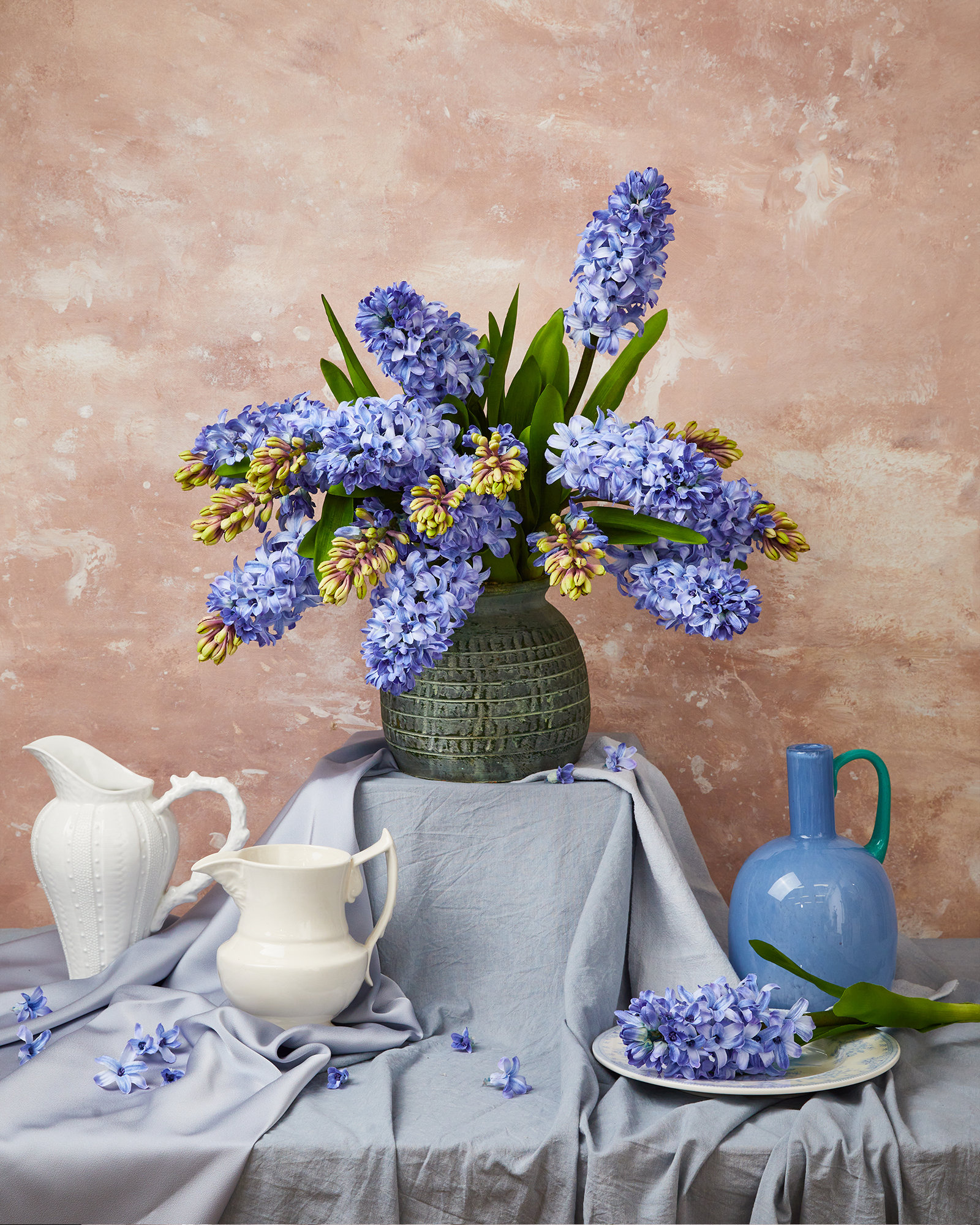 https://assets.wfcdn.com/im/12419285/compr-r85/2422/242208610/12-hyacinth-flowers-stems-blue-set-of-8.jpg