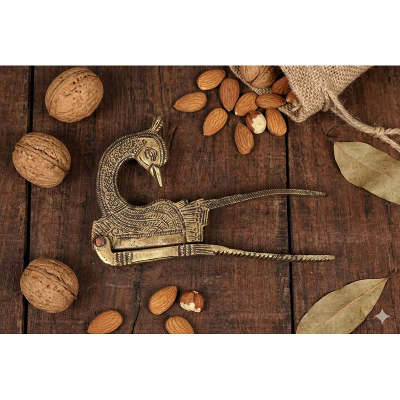 Coupe-noix de paon en laiton fait à la main - Ustensiles de cuisine artisanaux de 6 pouces et décoration, casse-noisette fonctionnel avec motif d'oiseau complexe