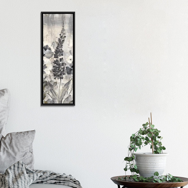 «Crystal Raindrops Panel III, Black & White» par Silvia Vassileva, impression sur toile, H 36 po x l 12 po x P 1,5 po