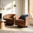 Fauteuil demi-tonneau pivotant en similicuir brun avec base en bois massif Applewold