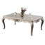 Table basse de style traditionnel avec pieds courbés et structure sculptée en bois massif