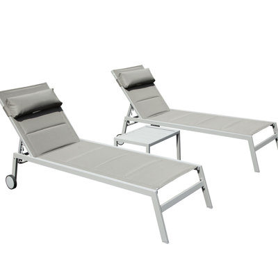 Chaise longue en aluminium pour l'extérieur de la piscine: 3 chaises avec housse. Table d'appoint et roulettes, fauteuil inclinable réglable. Résistant aux intempéries, gris pour la cour, balcon, chaise longue Beach 3, siège. Roues réglables toutes saisons.
