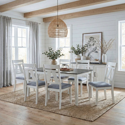 Ensemble repas avec chaises
