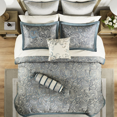Édredon 12 pièces en très grand noir. Avec des draps en coton. Comprend un édredon, des taies décoratives, des oreillers et une jupe de lit. Envoûtant style cachemire splendide
