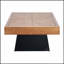 Table basse carrée moderne avec dessus et piètement en bois veiné, style ferme du milieu du siècle, idéale comme élément central de salon.