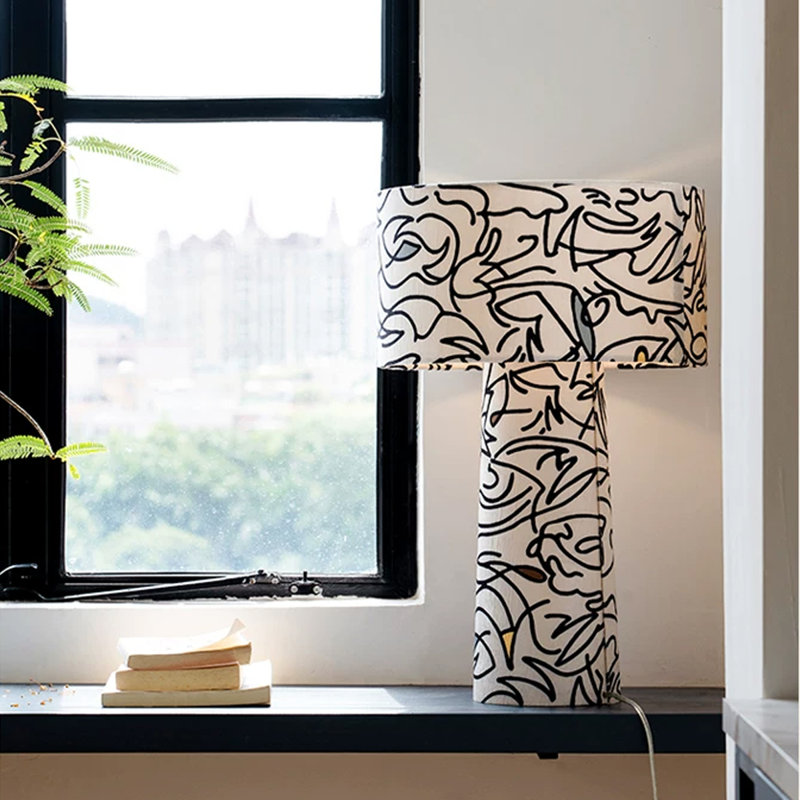 Petite lampe de table moderne en métal blanc avec abat-jour en tissu pour le salon de la chambre à coucher, ampoule incluse