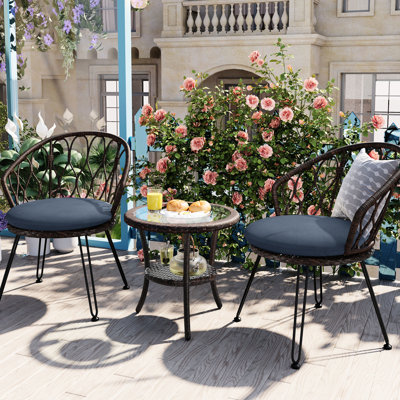 Chaises simples simples et table en verre pour l'extérieur, attrait esthétique, confortable pour une utilisation à long terme, portable léger avec table trempée de 2 A, assemblage facile, traitement antirouille