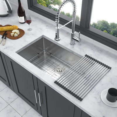 Évier de cuisine encastré, 32 po x 18 po x 9 po, bol simple en acier inoxydable de calibre 16, nickel brossé, bonde arrière, rainure inférieure et rainure en forme de canal, patins insonorisants, revêtement de condensation, ensemble avec séchage