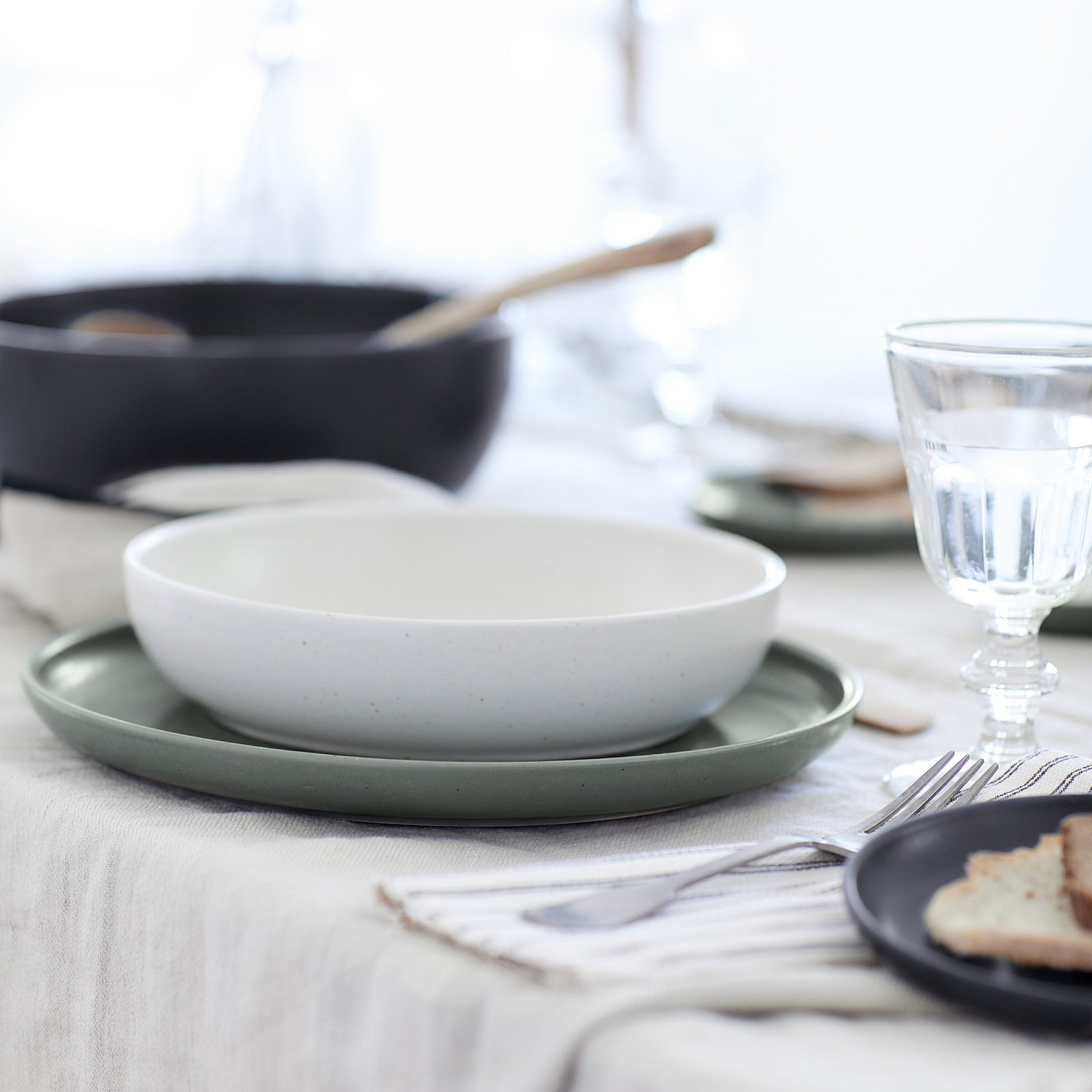 Casafina Pacifica Handmade Fine Stoneware Dinnerware Set, Vanilla