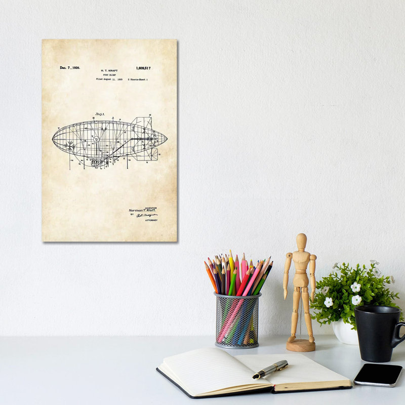«Goodyear Blimp» par brevet77 - reproduction de dessin sur toile tendue, H 12 po x l 8 po x P 0,75 po