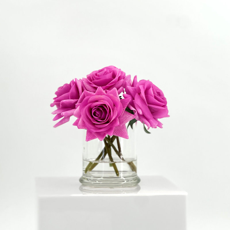 Petit centre de table avec arrangement de fleurs douillettes, Clair