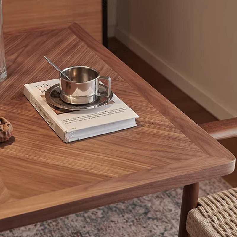 Table de salle à manger carrée en bois massif brun, H 29,53 po x L 31,50 po x l 31,50 po