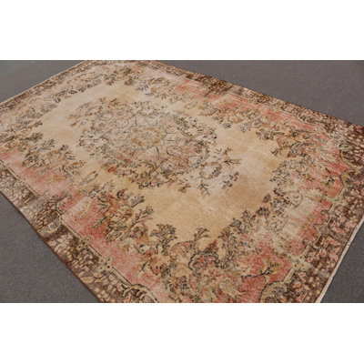 Hand-Loomed Oriental Rug in Beige Creates a Warm Atmosphere in Your Dining or Living Room
