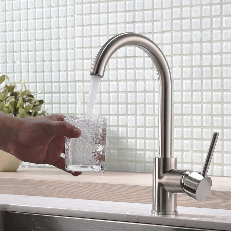 Robinet de cuisine commercial moderne en acier inoxydable à poignée simple, trou unique pour évier de bar
