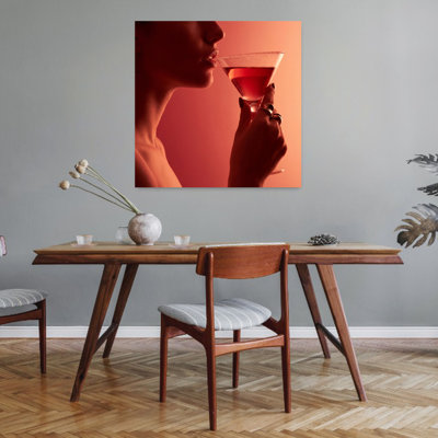 Sip of Red Elegance, art mural contemporain élégant