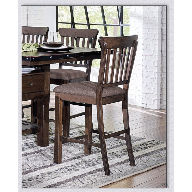 Ensemble de 2 chaises à hauteur de comptoir brun foncé avec cadres en bois et sièges rembourrés pour un repas classique