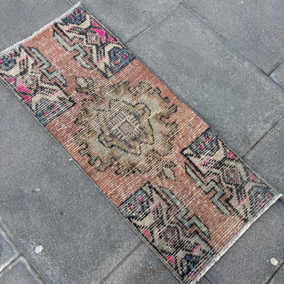 Tapis de couloir turc rétro fabriqué à la main: petit tapis anatolien brun patiné
