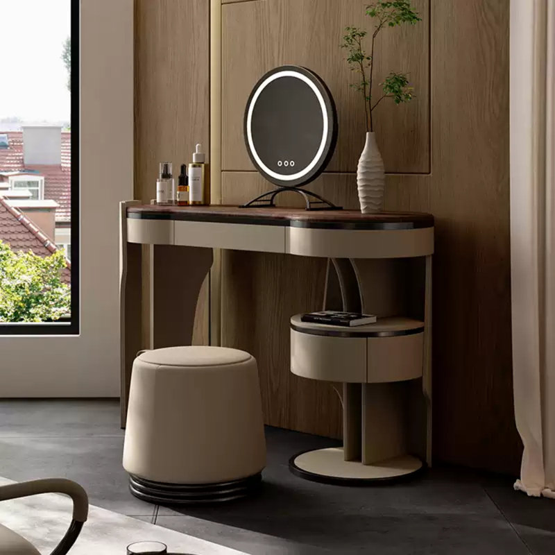 Commode de luxe dans la chambre principale