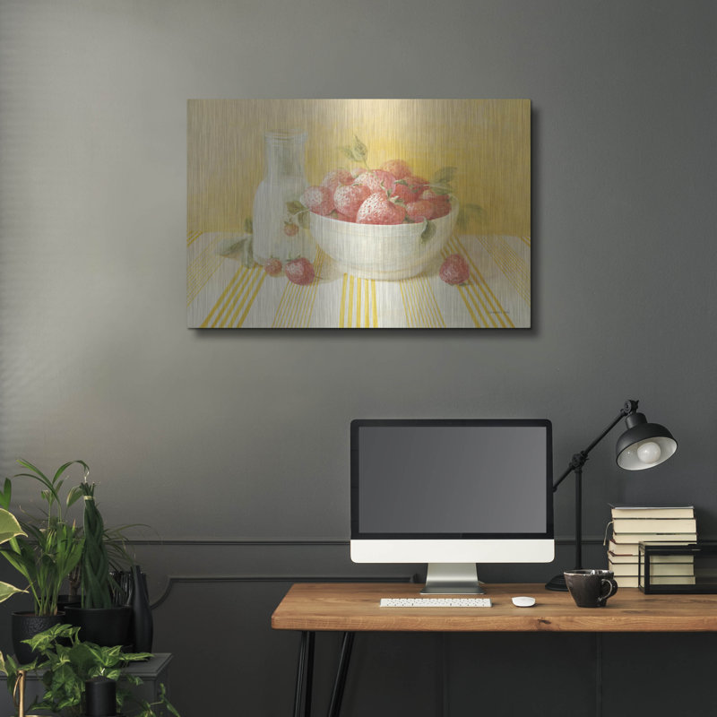 «Strawberries And Cream» par Danhui Nai, art mural en métal, H 24 po x l 36 po