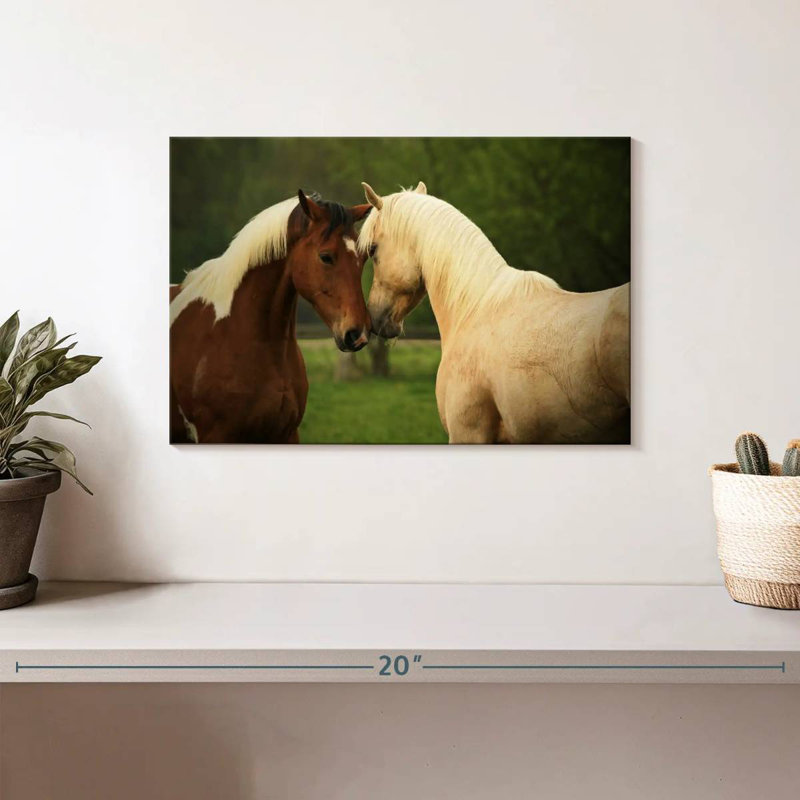 Horses Nuzzling, H 8 po x l 12 po
