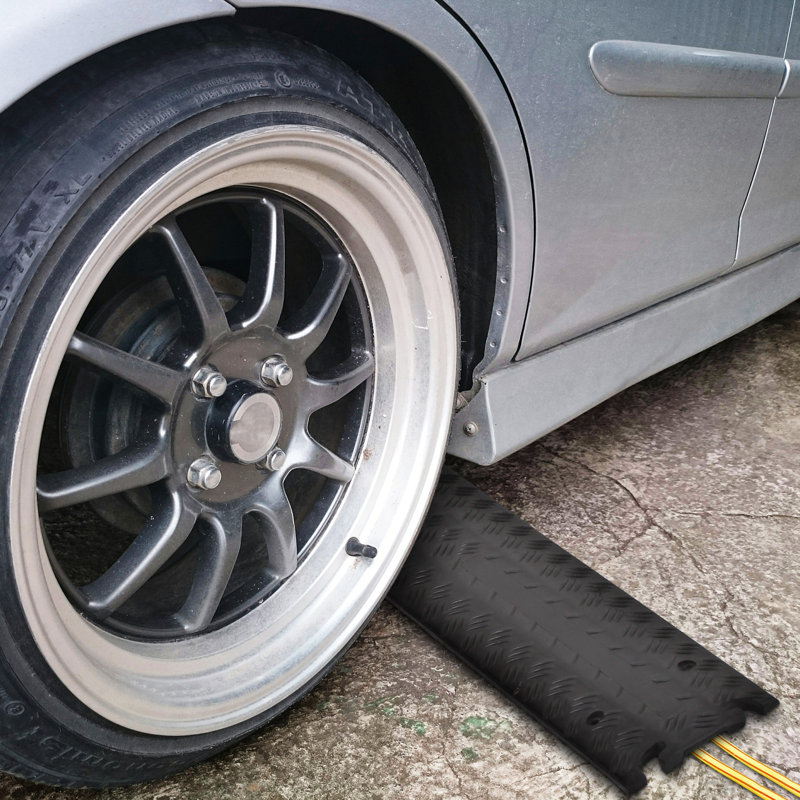 Heavy-Duty Black Thermoplastic Rubber Cable Protector Ramp