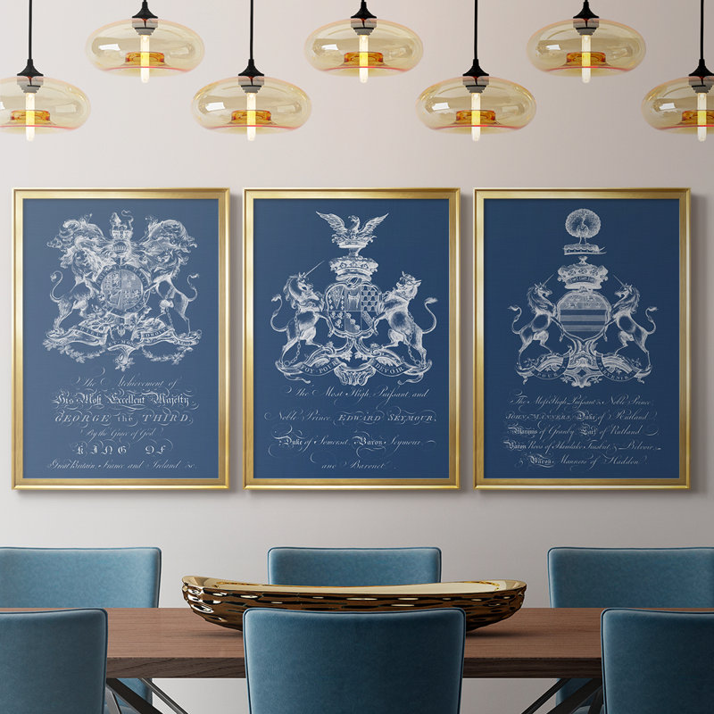 Heraldry on Navy I - Toile tendue avec châssis sur mesure - 3 pièces, H 19 po x l 27 po, Doré