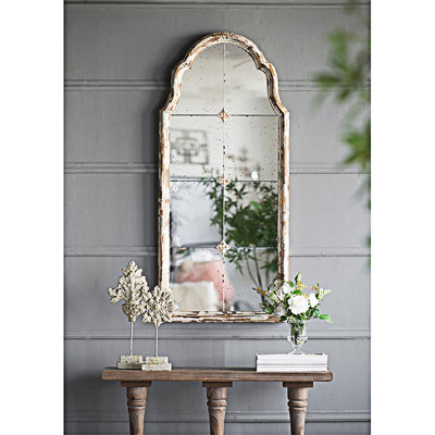 Miroir arqué en bois avec aspect de fenêtre décoratif