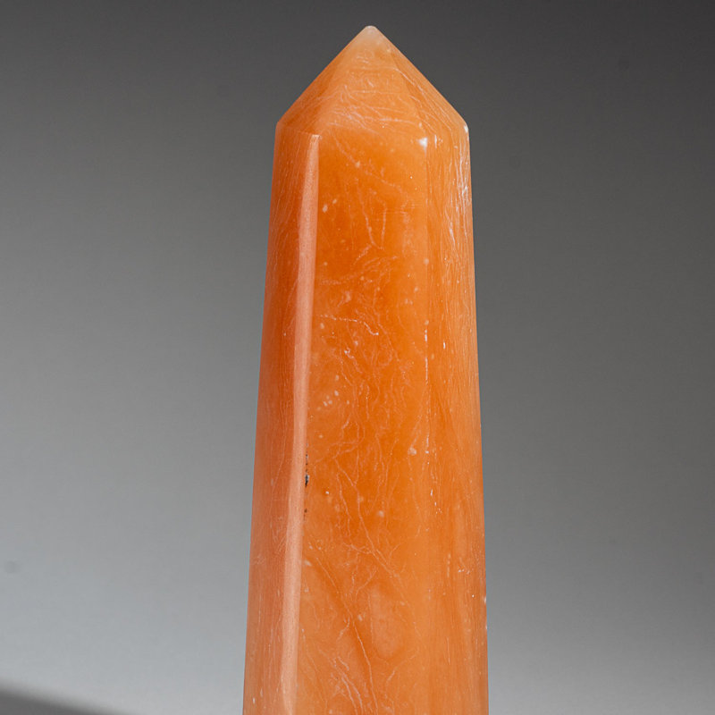Véritable pointe de sélénite orange polie du Maroc (1,9 lb), H 8 po x l 2,5 po x P 2 po
