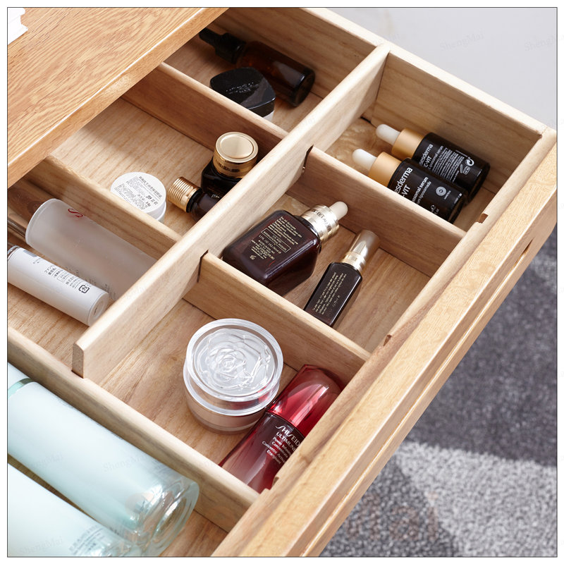 Commode de table bistro compacte en bois massif avec rangement, d'une largeur de 60 cm, idéale pour les petits espaces et la vie organisée.