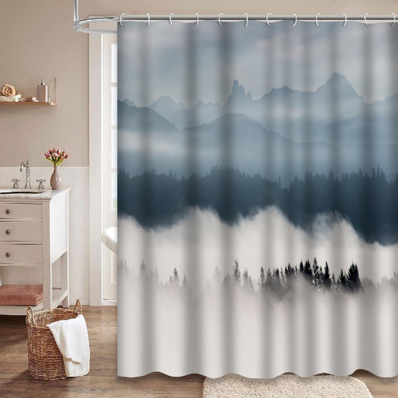 Rideau de douche Foggy Mountain Landscape, L 72 po x l 72 po