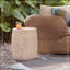 Table d'appoint d'extérieur moderne à l'apparence de travertin MGO moderne, table d'appoint toutes saisons avec texture nervurée pour patio, balcon et salon