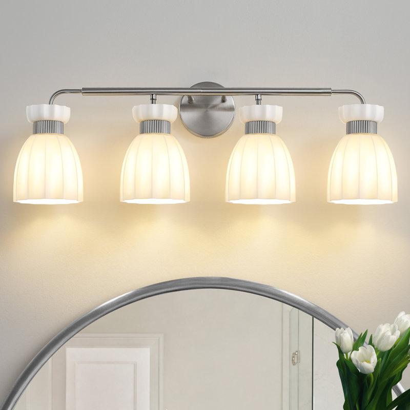 Applique murale à 4 lumières avec variateur et abat-jour en verre, Brushed Nickel